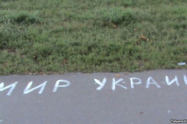 В Петербурге избили активистов антивоенной акции, а полиция оштрафовала потерпевших