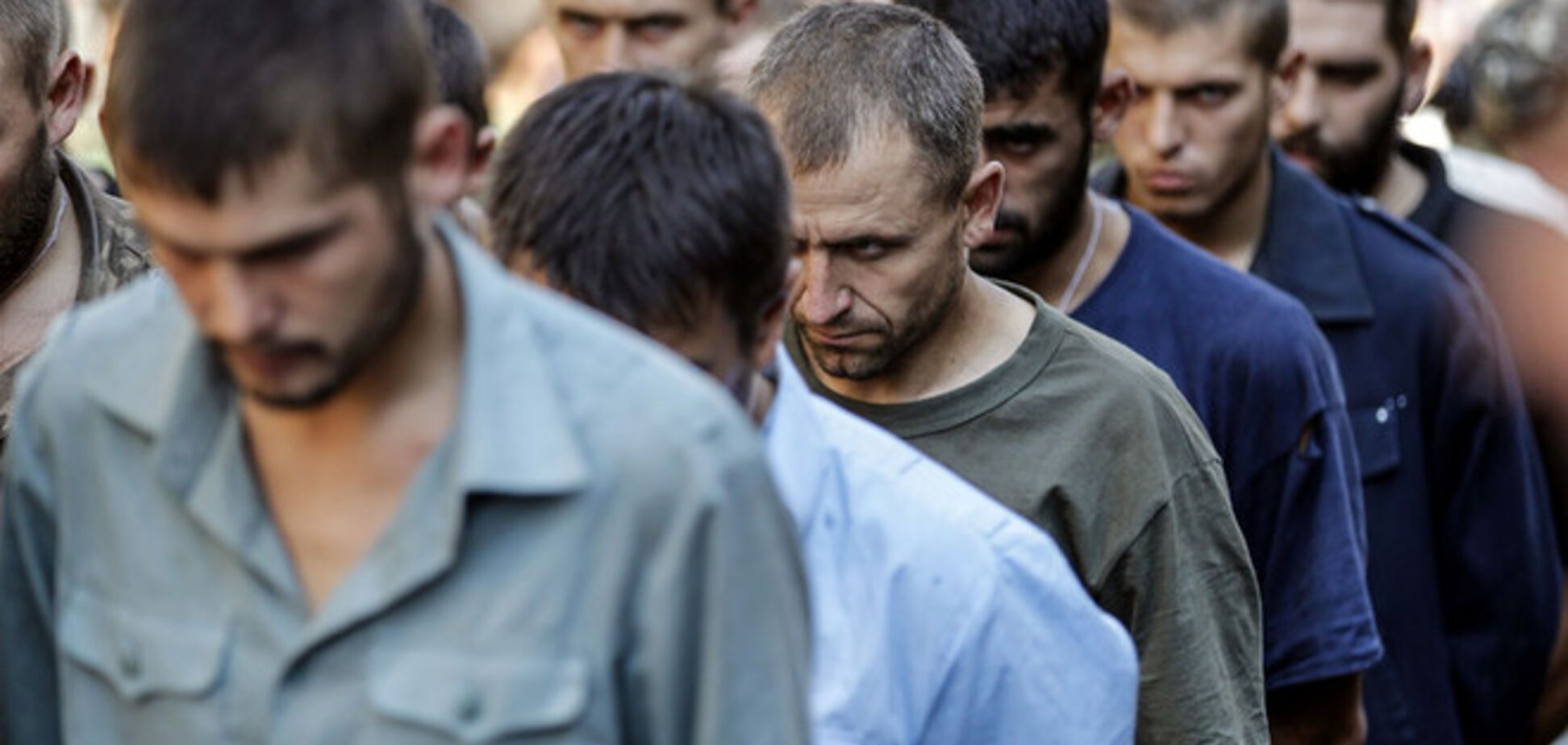 В плену у террористов более 800 украинцев - журналист