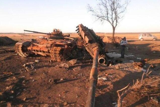 В сети показали уничтоженные в Старобешево танки оккупантов