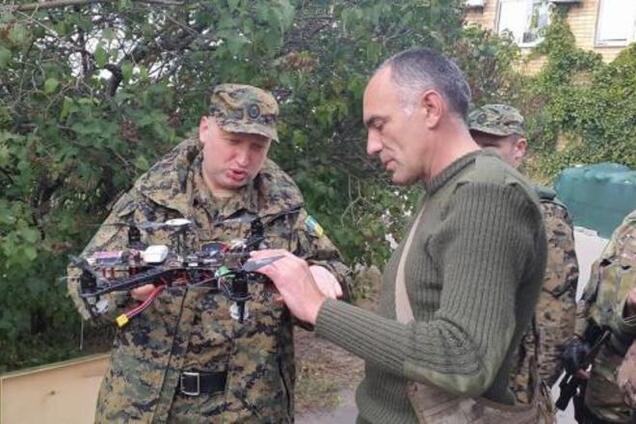 Аваков и Турчинов в Мариуполе ознакомились с украинскими беспилотниками
