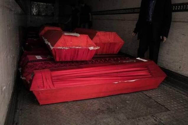 Путину плевать на погибших россиян, он их тайно хоронит – Немцов