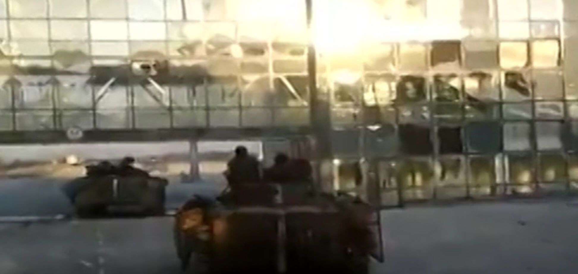 Террористы возобновили обстрел аэропорта в Донецке из 'Градов'