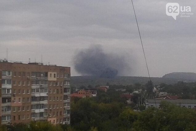 Над Донецком снова видны клубы дыма: опубликованы фото