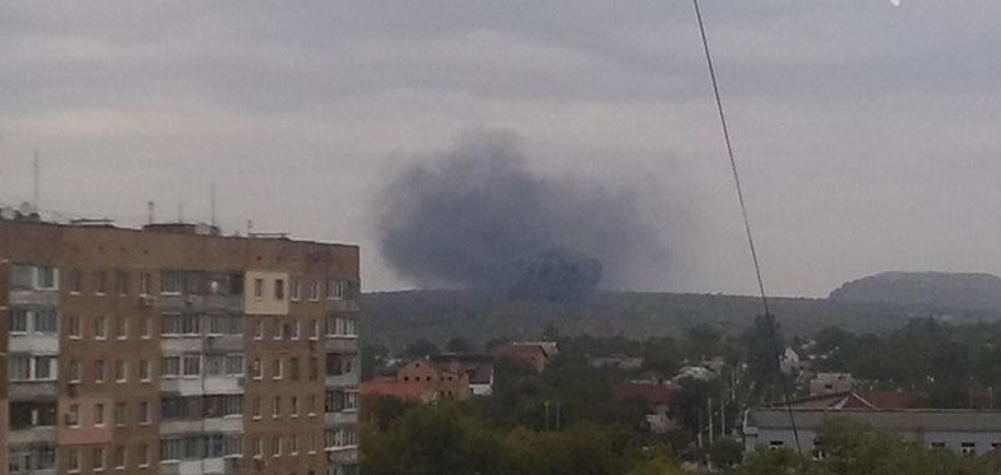 Над Донецком снова видны клубы дыма: опубликованы фото