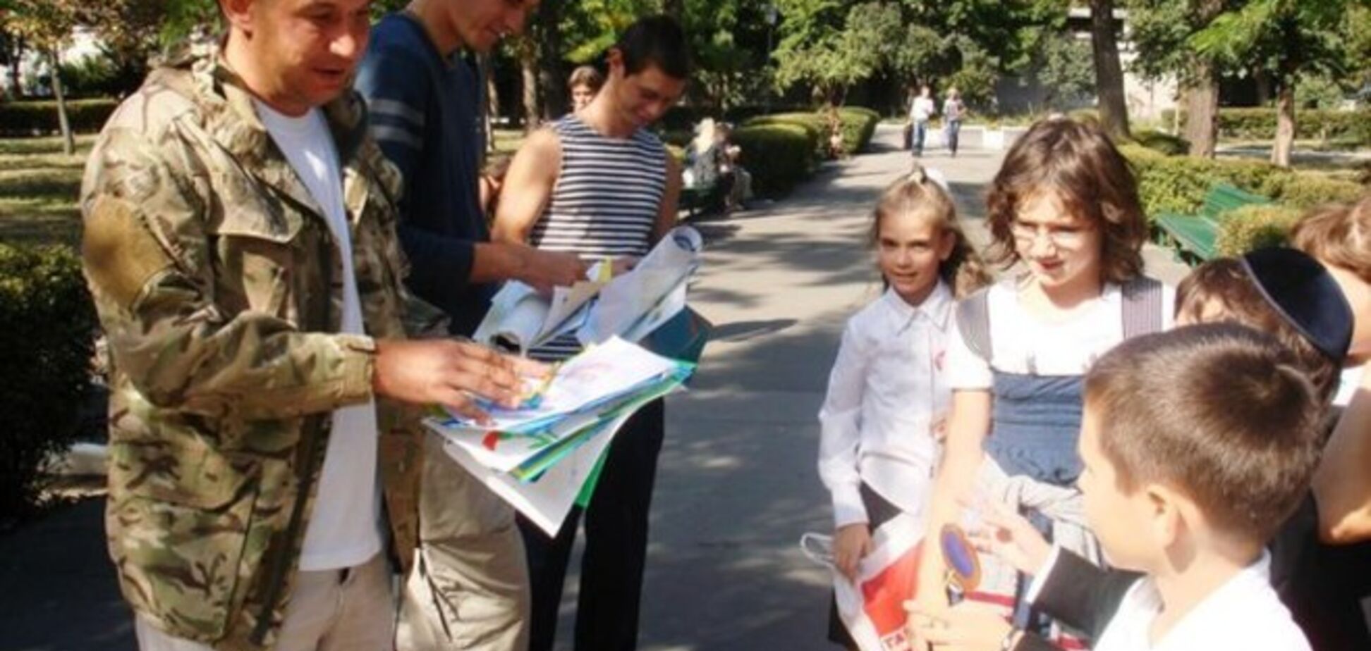 Одесская учительница повела свой класс к раненым АТО