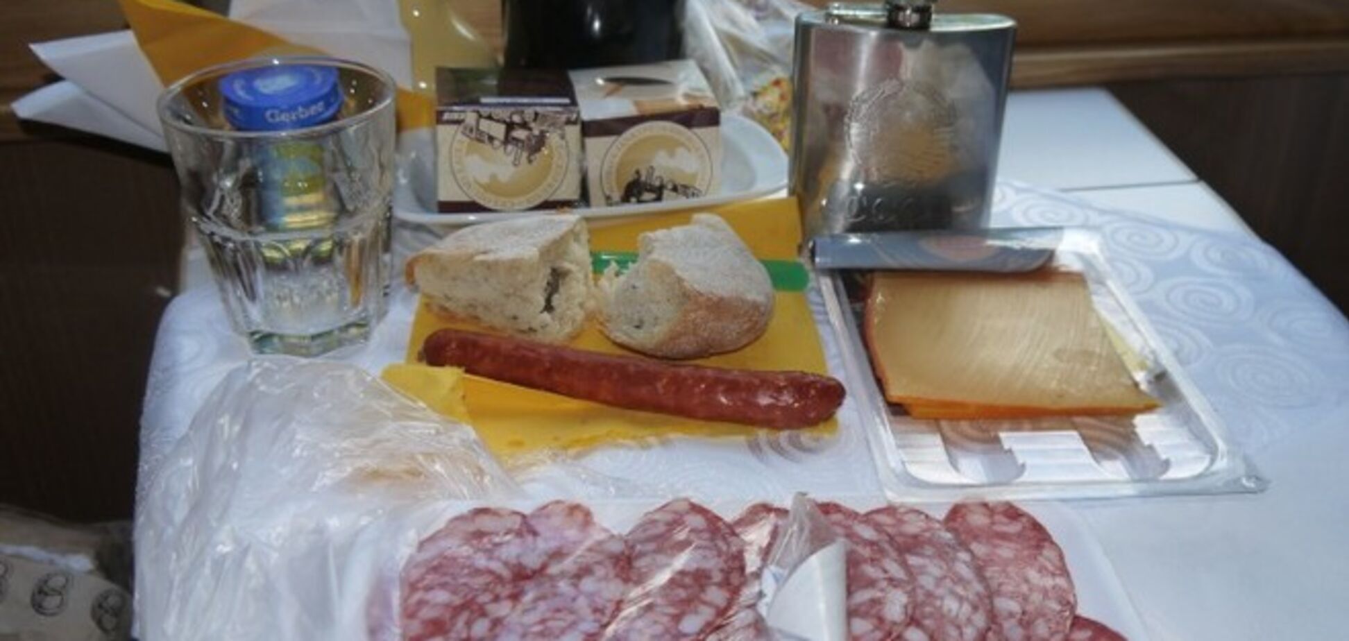 За неделю Россельхознадзор вернул в Украину более тонны колбасы и сыра из багажа пассажиров