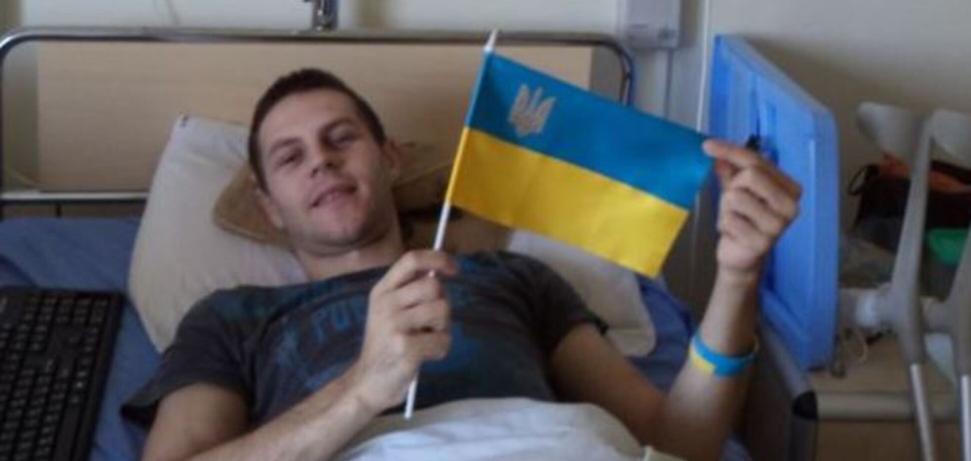 У Донецьку терористи катували, палили живцем і прострелили ноги акторові за спів гімну України