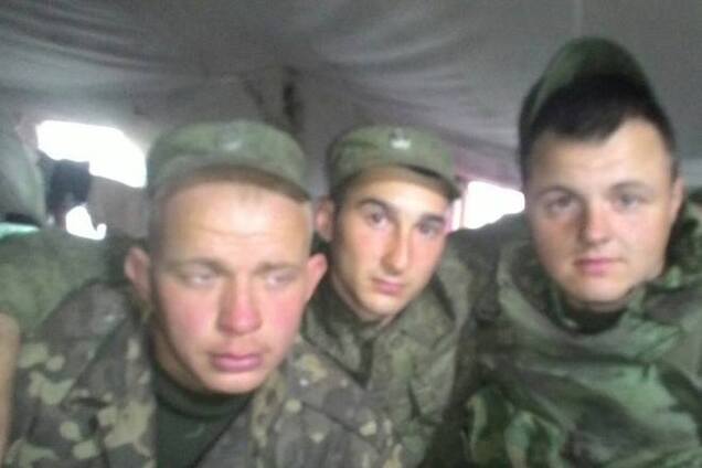 Военные РФ на границе с Украиной переодеваются в украинскую форму