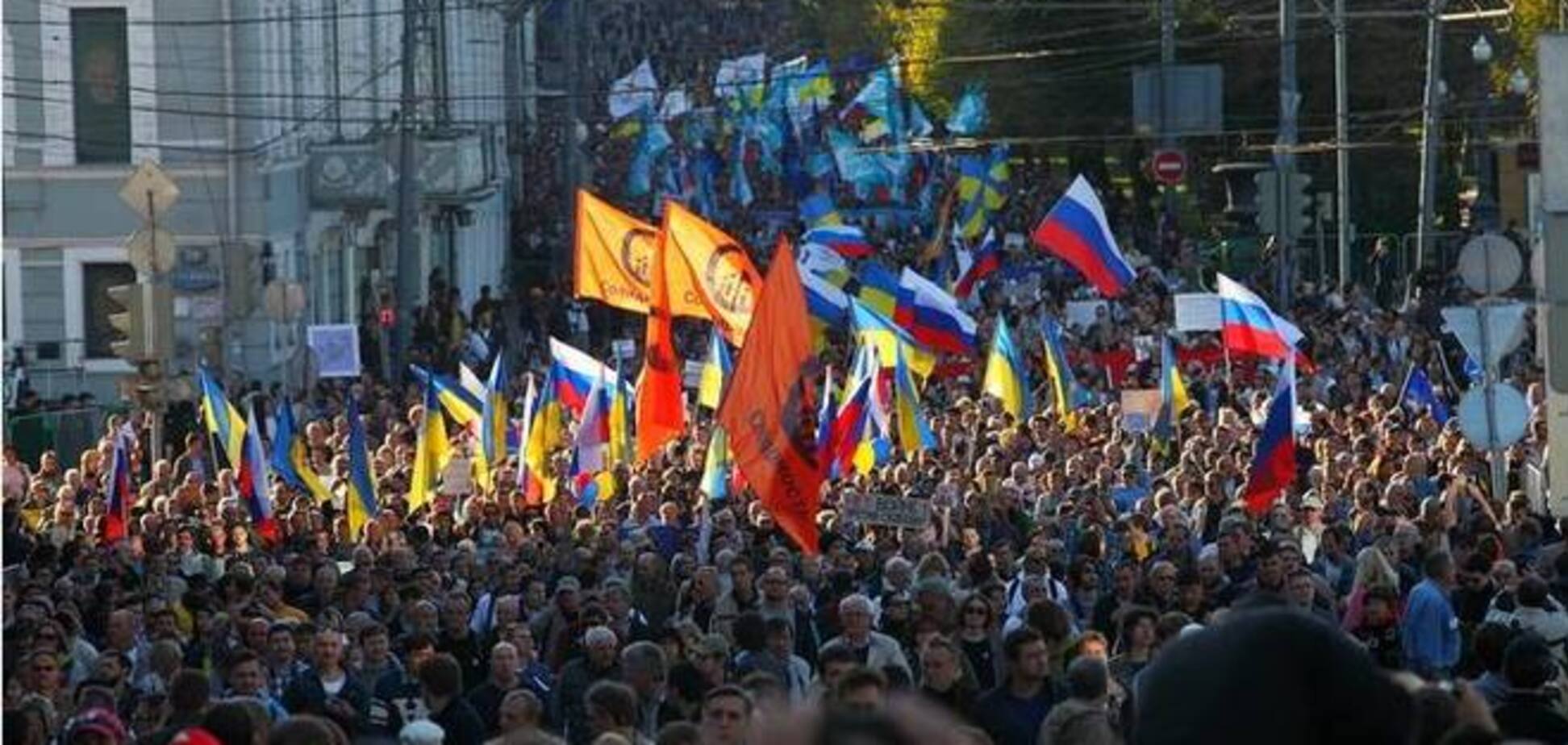 Нємцов про 'Марші миру': путінська більшість виявилася міськими божевільними