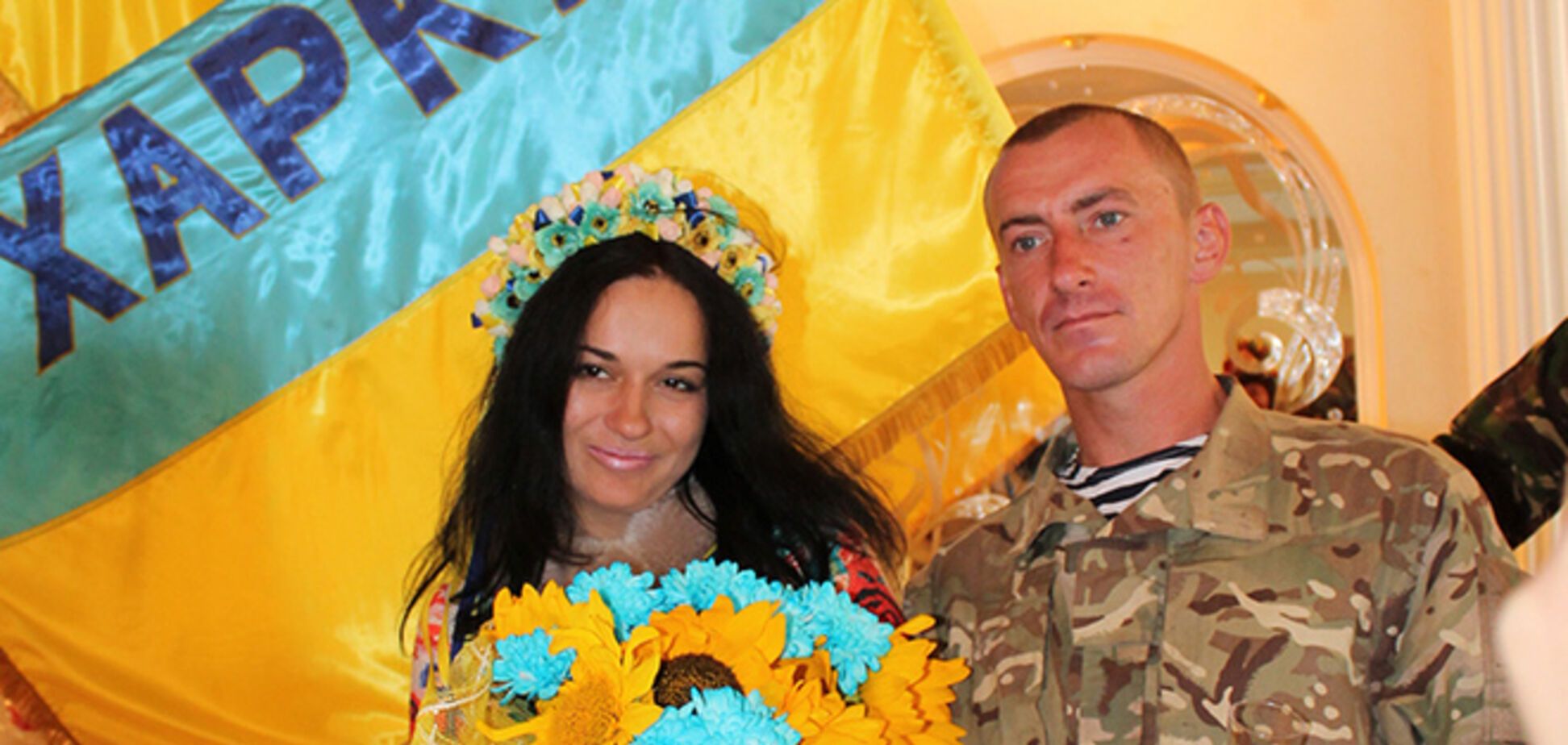 Свадьба волонтера и бойца Нацгвардии: под венец в камуфляже и верхом на бронемашине