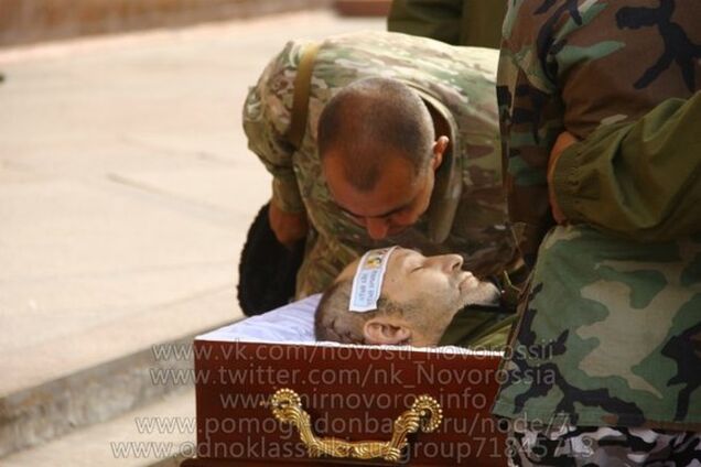 В сети появилось видео похорон командира боевиков в Стаханове: обряд проводили священники УПЦ МП