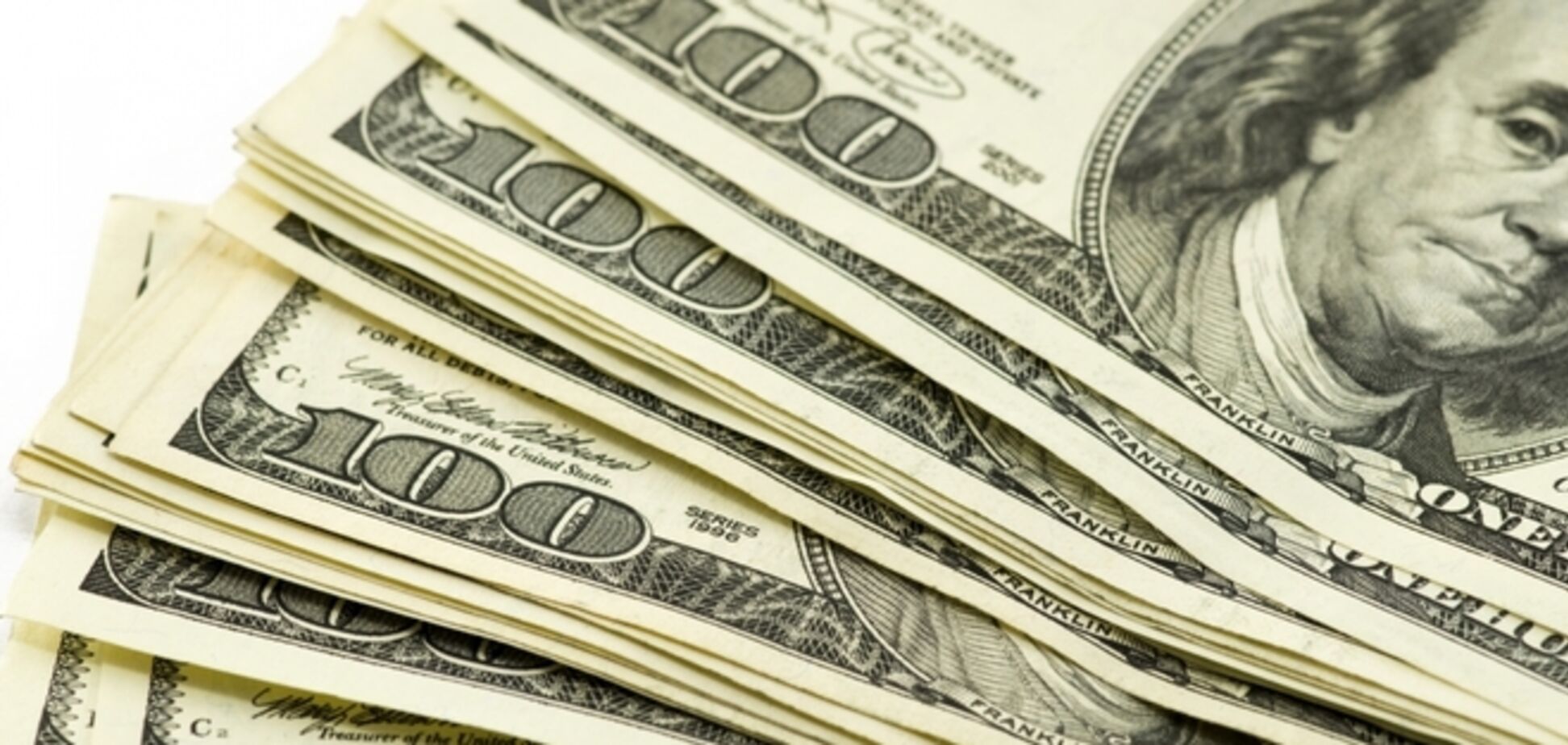Доллар в обменниках упал почти на 1,5 гривни