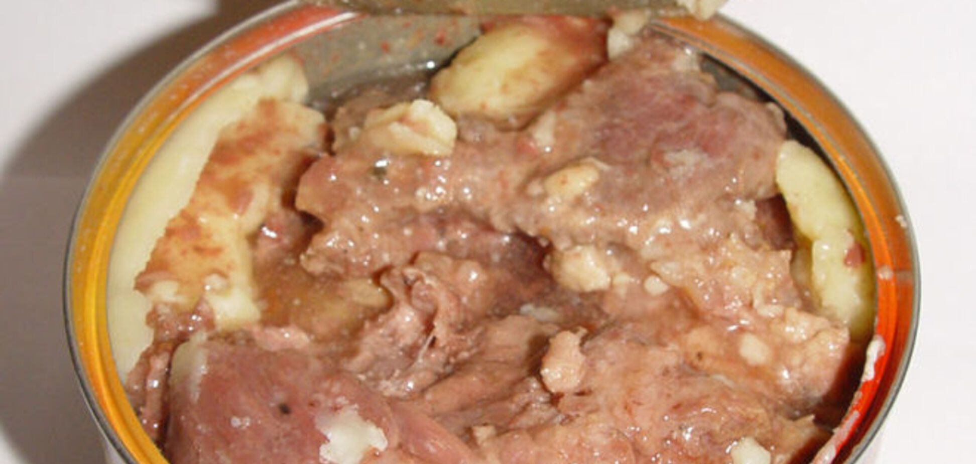 Бойцов Нацгвардии будут кормить тушенкой российского бизнесмена