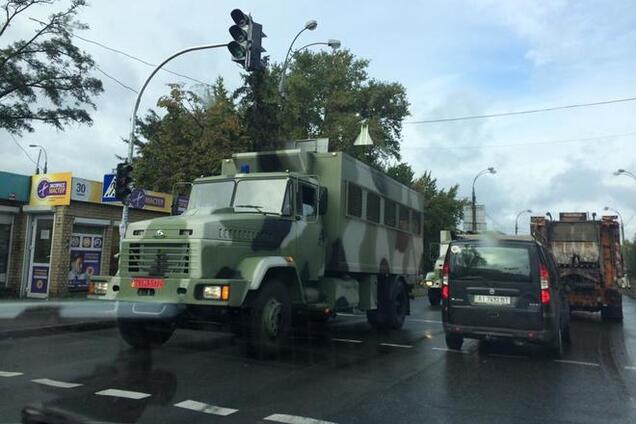 В Киеве видели колонну военных автозаков