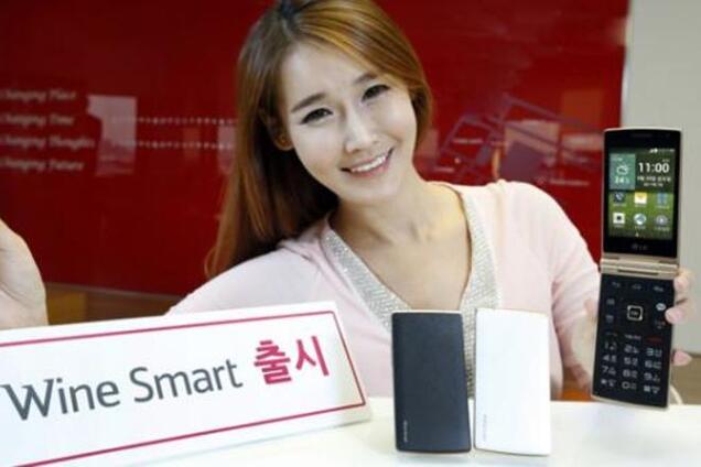 LG показала необычный смартфон-раскладушку