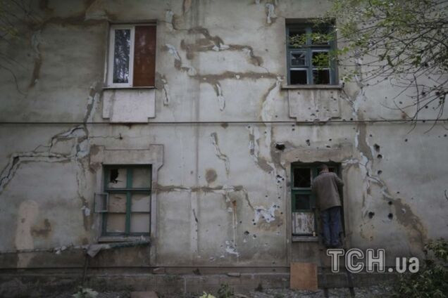 Дебальцево после обстрелов: разрушенные дома и похороны без гроба