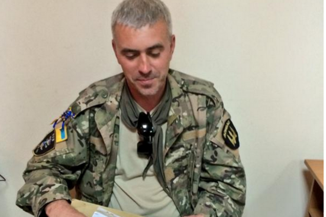 Бойцы батальонов 'Азов', 'Айдар', 'Донбасс' и 'Киев-1' 'штурмуют' ЦИК