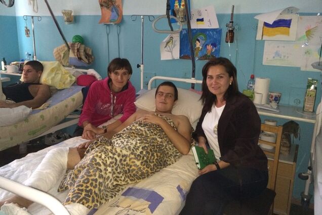 Раненного в обе ноги в 'иловайском котле' украинского бойца свои же 'сдали' в плен оккупантам