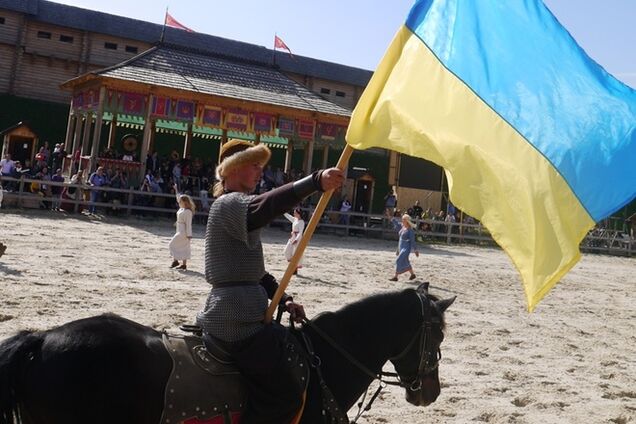 Зов героев в парке 'Киевская Русь' : бойцы сражались до победы