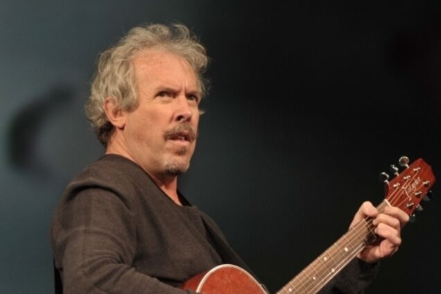 100 тысяч гривен с продажи гитары Макаревича потратили на амуницию сил АТО