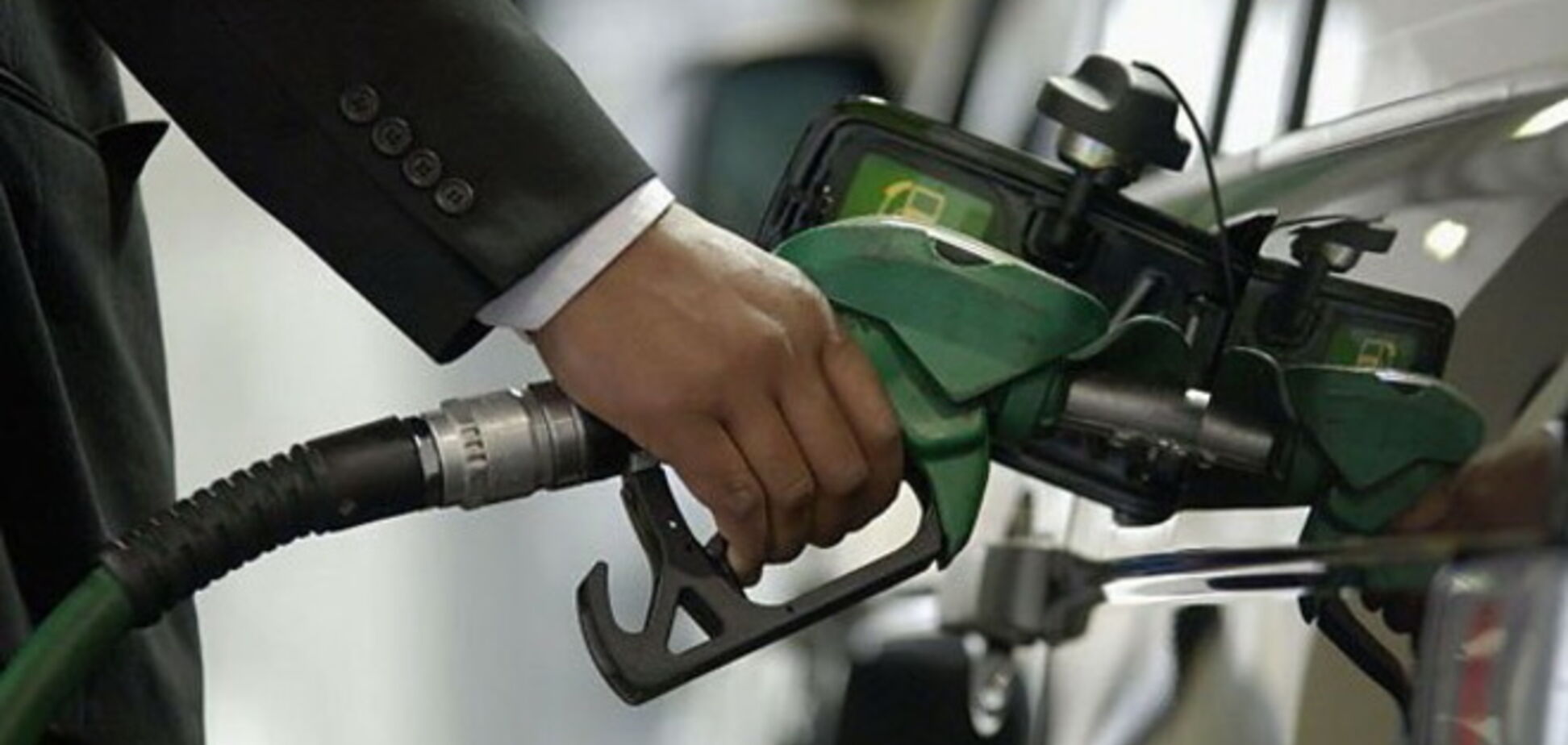 Прокуратура закрывает заправки из-за 8 копеек недополученной сдачи