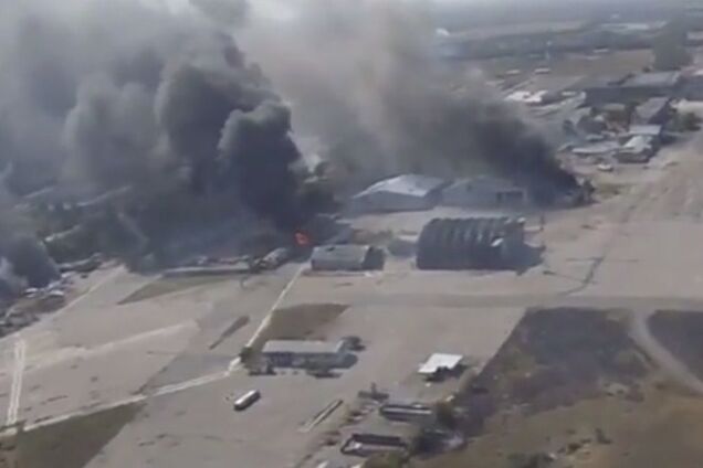 В сети появилось видео атаки террористов на аэропорт Донецка с помощью беспилотников