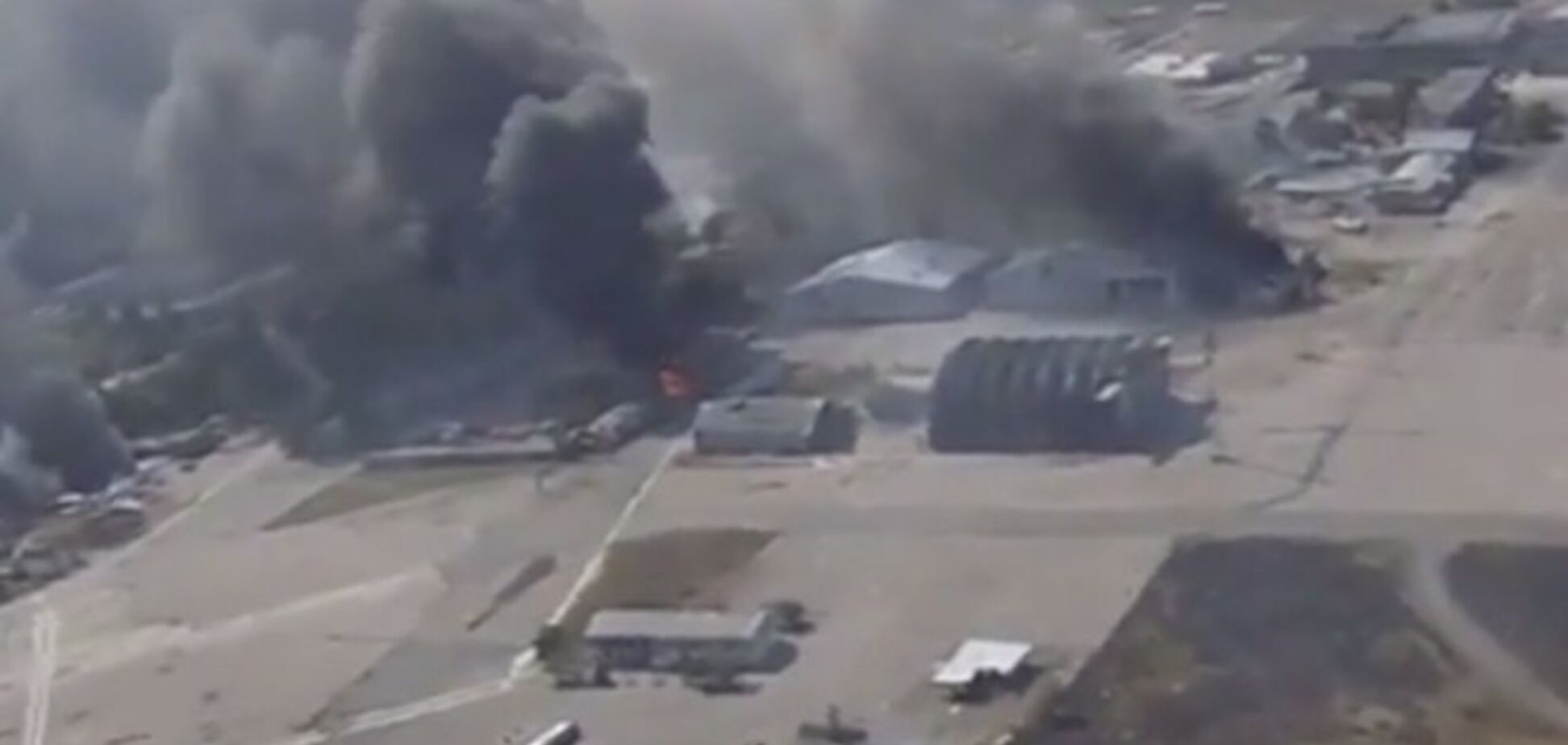 В сети появилось видео атаки террористов на аэропорт Донецка с помощью беспилотников