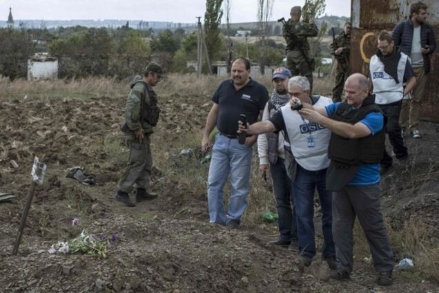 'Умер за ложь Путина': ОБСЕ обнаружила на Донбассе массовые захоронения