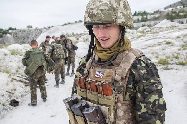 Волонтер в пронзительных фотографиях показал будни тех, кто 'закрывает собой войну'