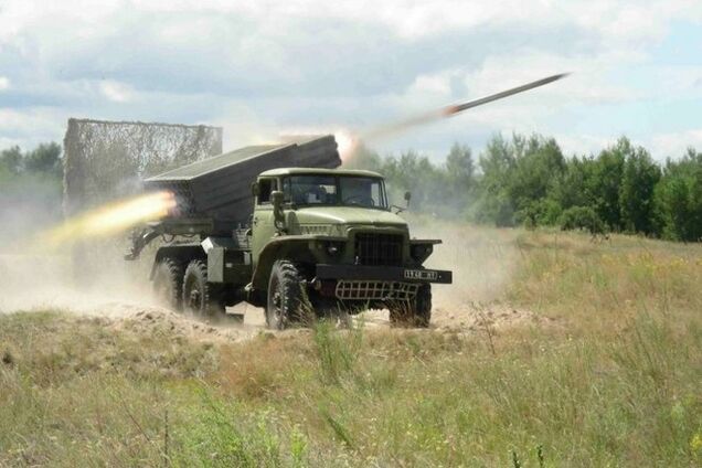 Блокпосты Мариуполя уже несколько часов обстреливают из 'Градов' - СМИ