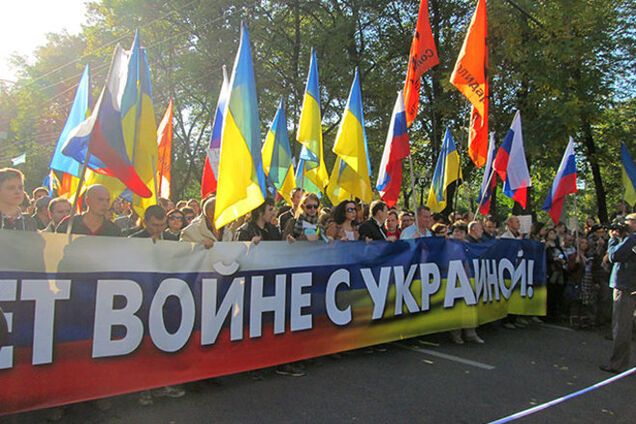 Треть россиян поддерживают проведение 'Маршей мира' - опрос