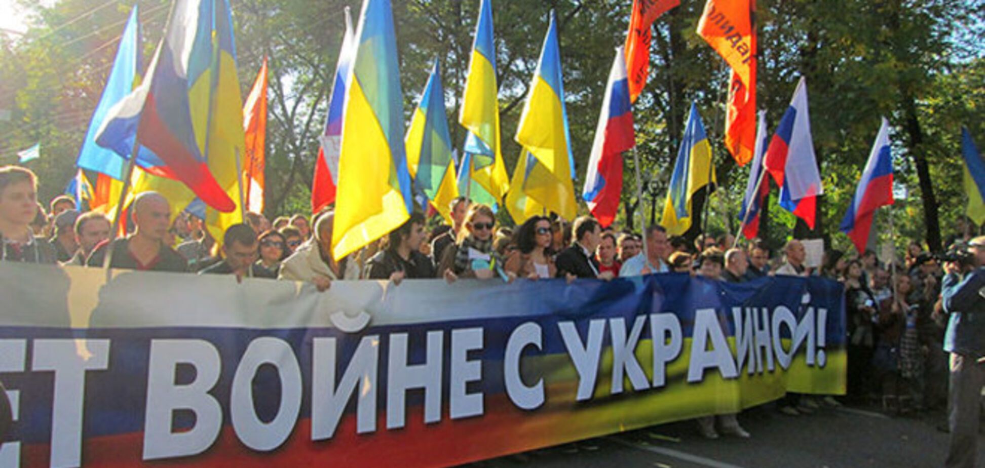 Треть россиян поддерживают проведение 'Маршей мира' - опрос