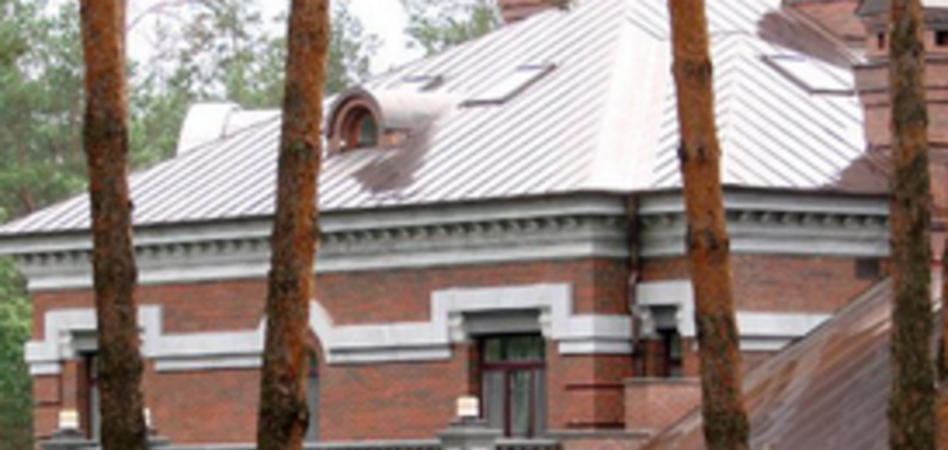 Под Киевом горит дом экс-секретаря СНБО Клюева - СМИ