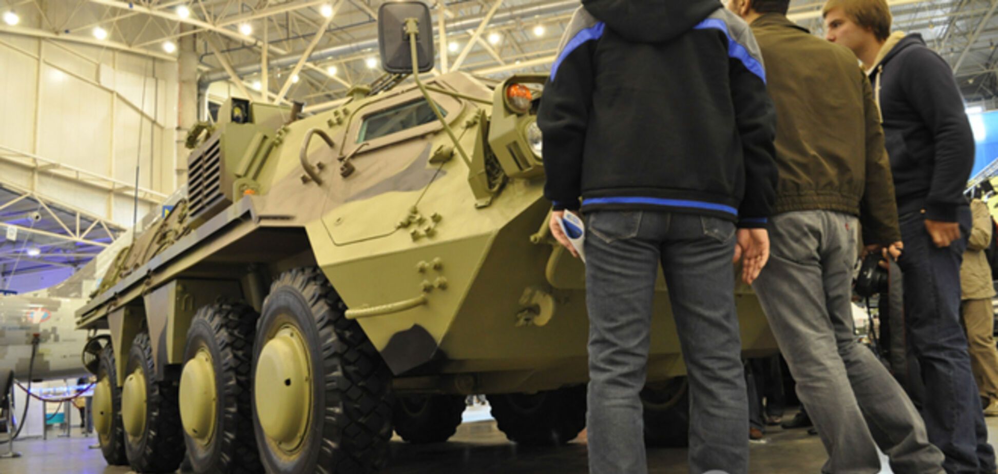 Вертолеты, БТР и автоматы: фото с выставки оружия в Киеве
