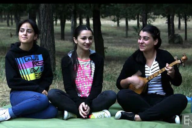 Три обычные грузинки взорвали интернет песенным видео-селфи