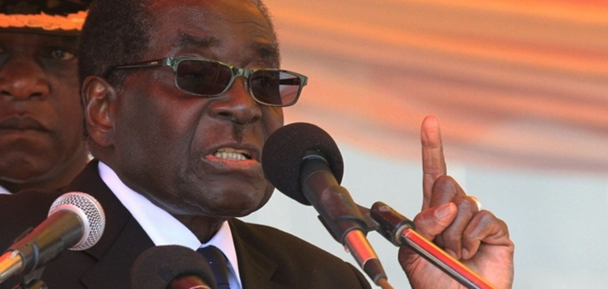 Президент Зимбабве по примеру Путина пожаловался на санкции ЕС и США