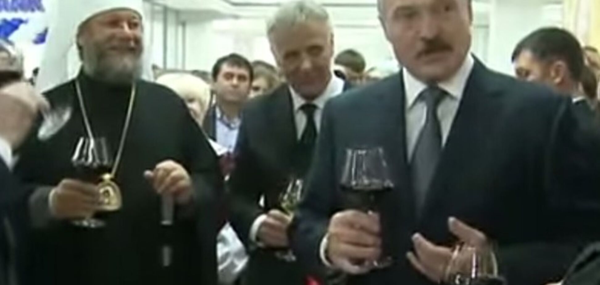 В Молдову приедешь – обязательно сопьешься: Лукашенко подарили 450 бутылок вина