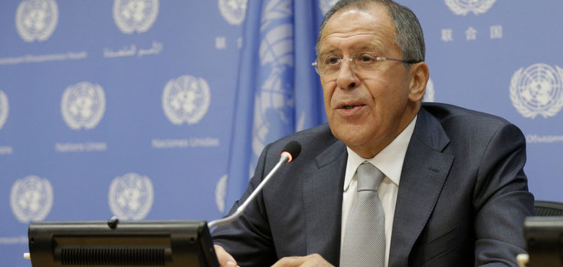 Лавров пожаловался в ООН на 'незаконное давление' одних стран на другие
