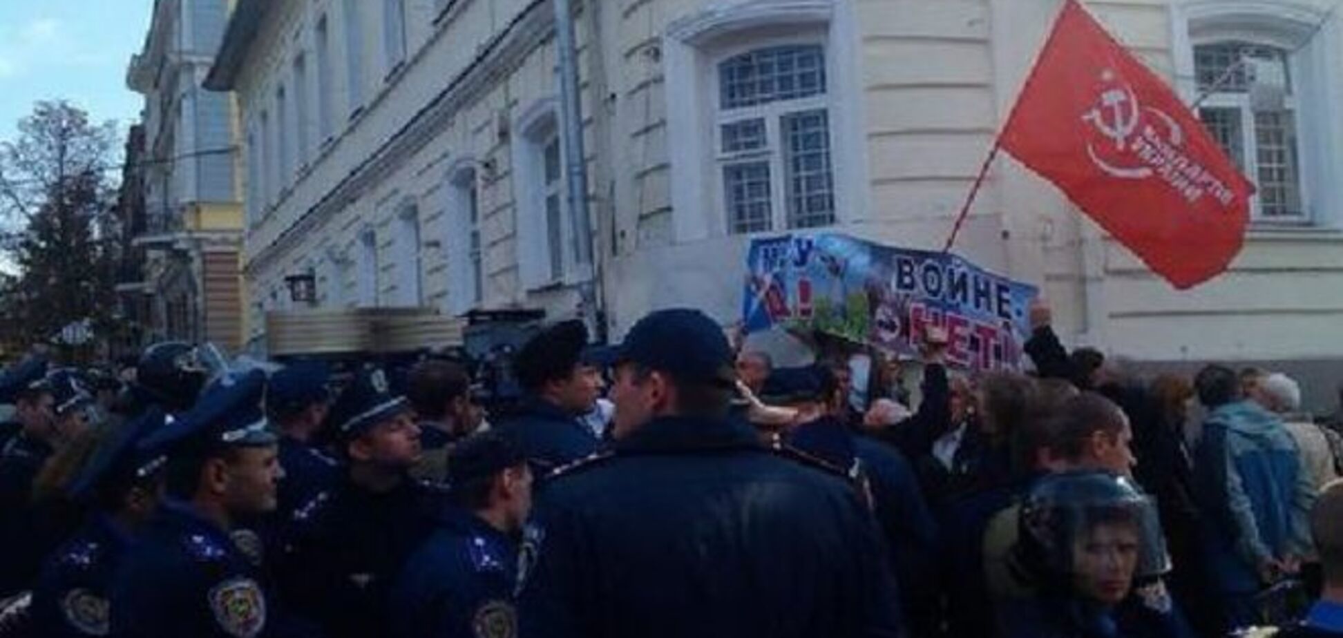 Участников марша мира в Харькове силовики бросили в автобус и увезли в неизвестном направлении