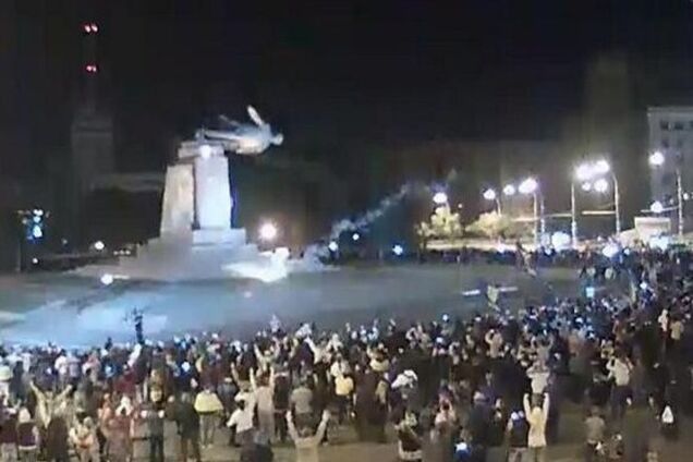 У опустевшего постамента идолу: реакция соцсетей на снос памятника Ленину в Харькове