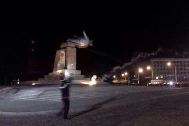 Опубликованы фото и видео сноса памятника Ленину в Харькове