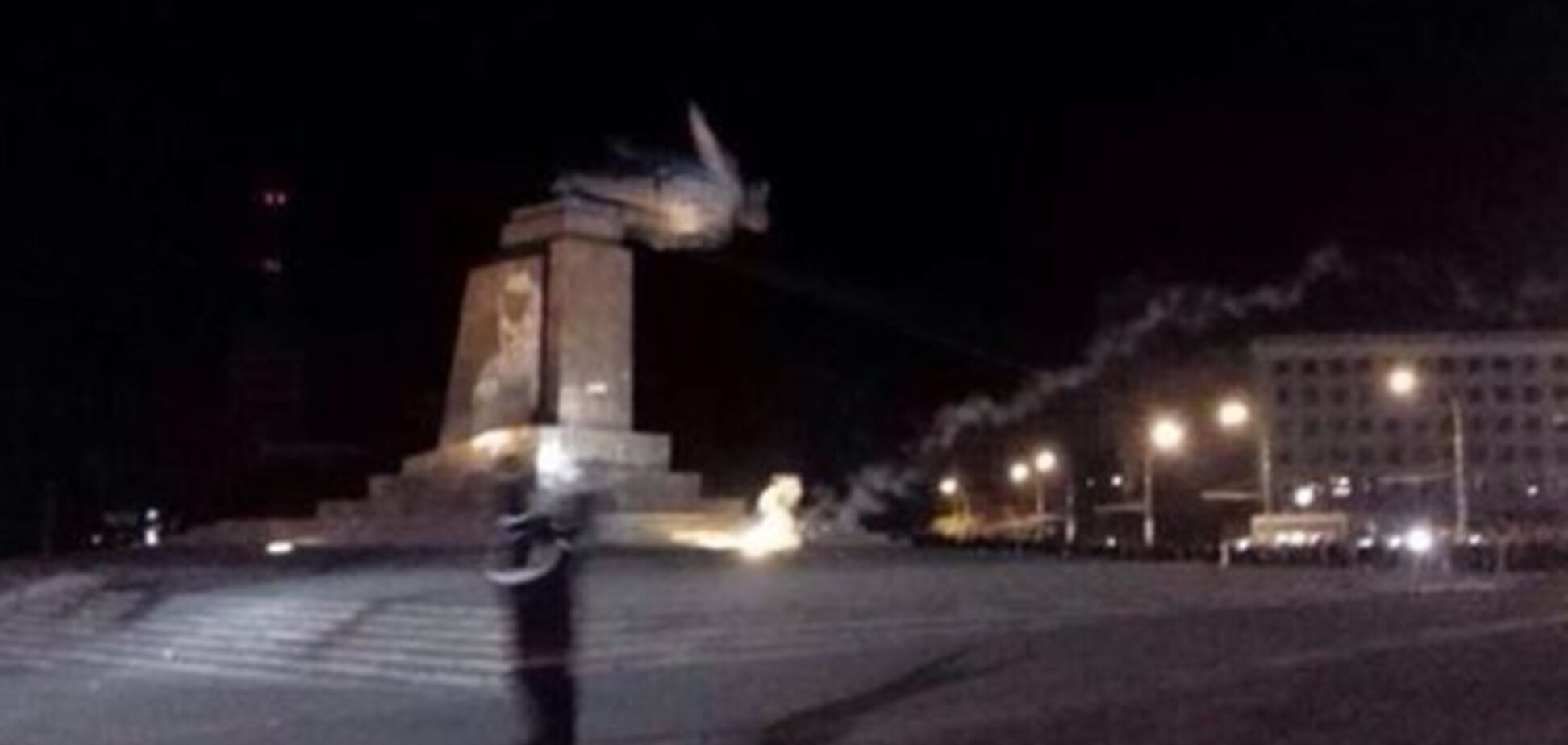 Опубликованы фото и видео сноса памятника Ленину в Харькове
