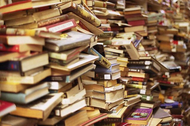 Террористы в школах Стаханова уничтожают украинскую символику и меняют учебники на русские