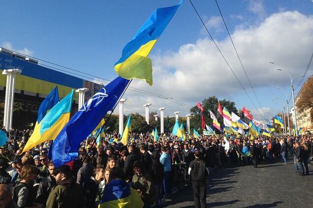 В Харькове собрался многочисленный митинг в поддержку единой Украины