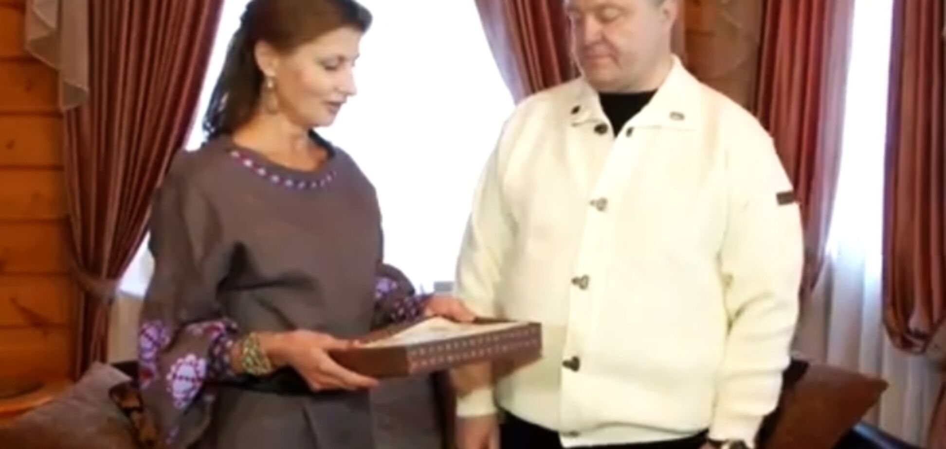Супруга Порошенко подарила ему на именины уникальный оберег
