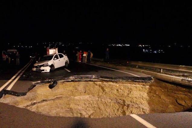 Обнародованы фото обвалившейся трассы в Крыму: погибли шесть человек