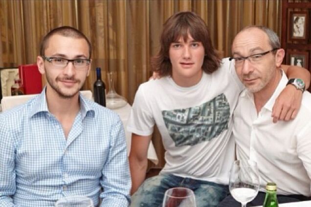 Сын Кернеса наслаждается прыжками с парашютом