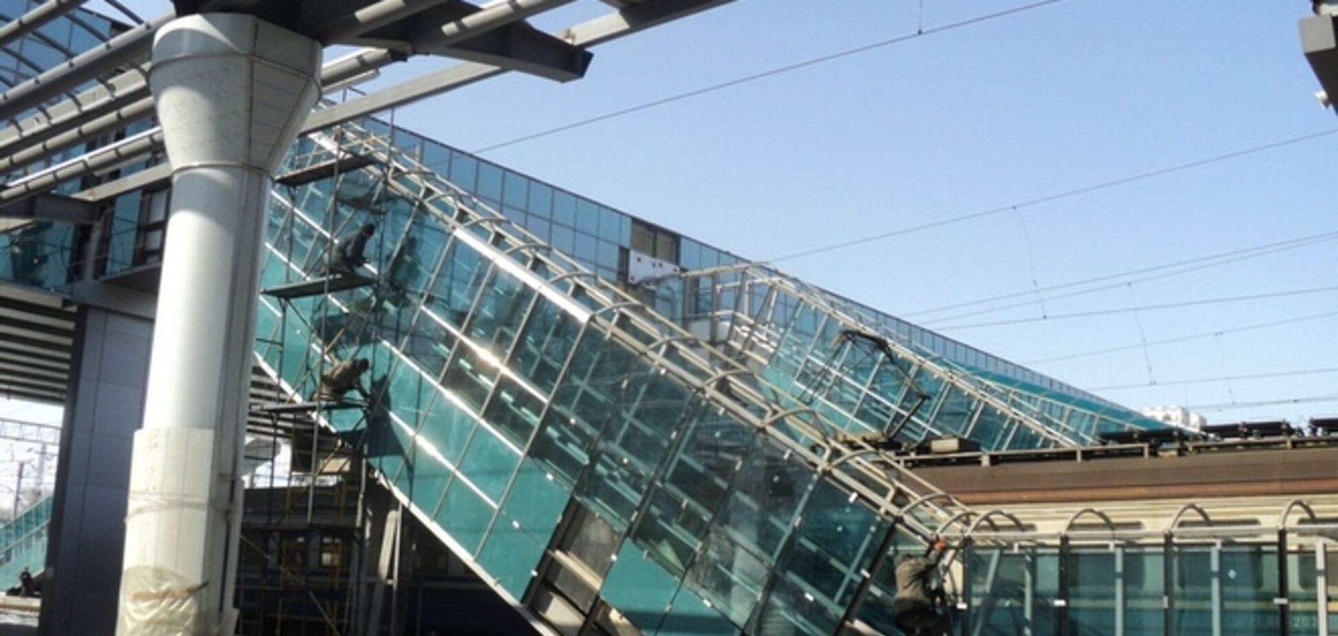 В Донецке пассажирский поезд и вокзал попали под обстрел артиллерии - СМИ