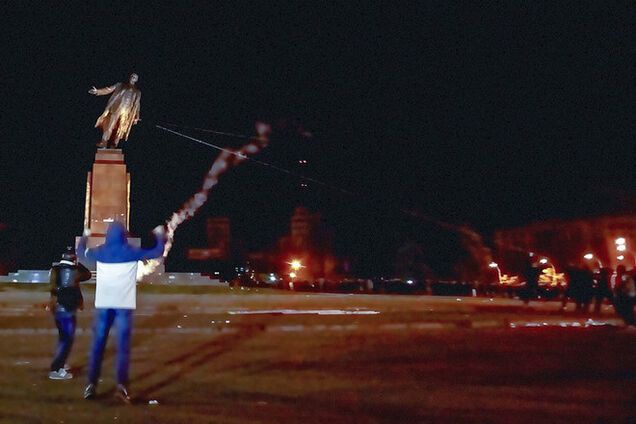 Упавший Ленин не повредил харьковское метро