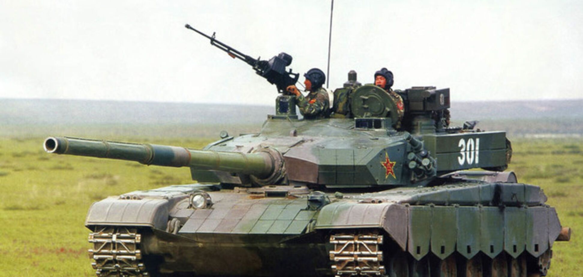 Россия усилила свои позиции на севере  Крыма 10 БТРами, 10 танками и 3 'Градами'